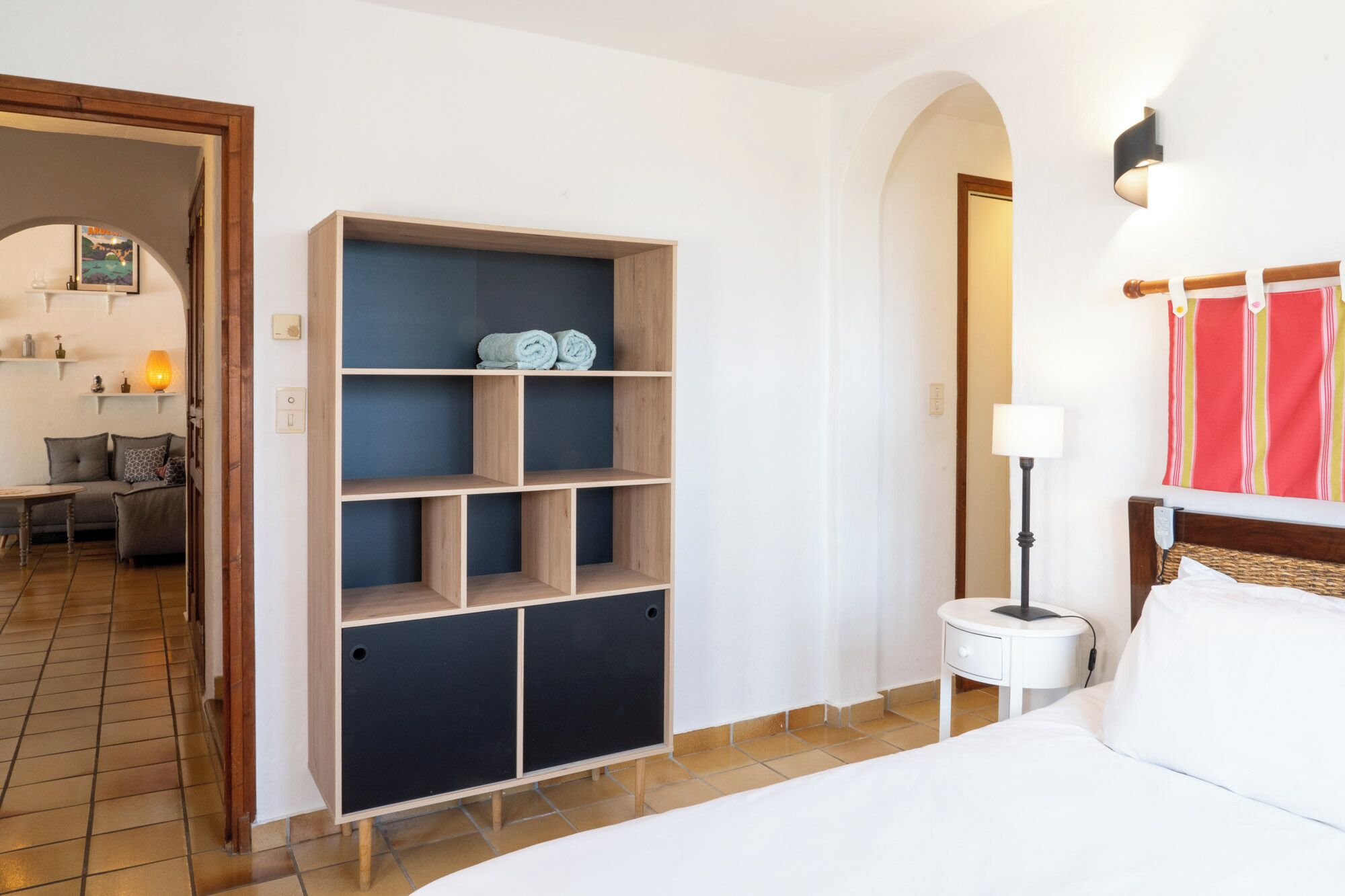 2 chambres, bureau, fer et planche à repasser, lit parapluie