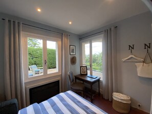 6 bedrooms, WiFi, bed sheets