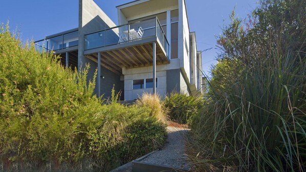 Exterior - The Lookout 3BR Ocean views (Apollo Bay)
