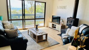 TV, fireplace - Bayview Number Four - Pet Friendly With Secure Yard (Lorne)