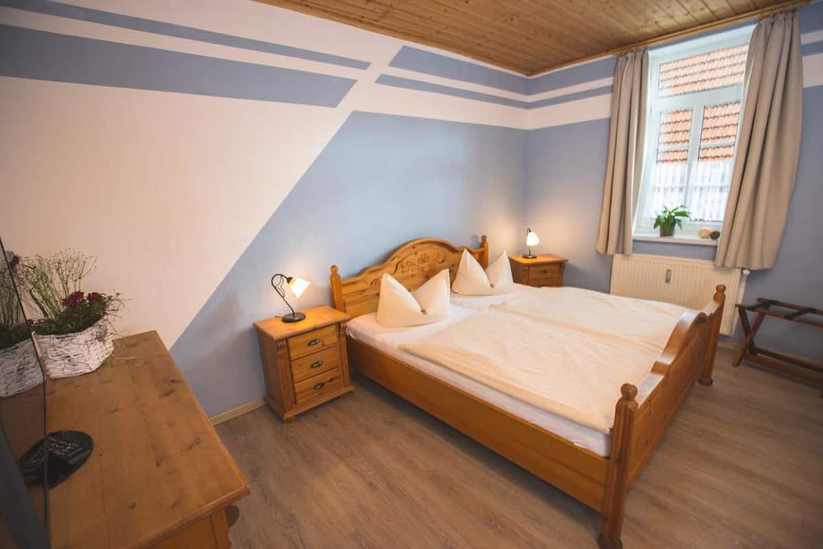 Double Room | Meja, kalis bunyi, Wi-fi percuma, cadar katil