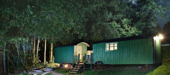 Anne's Hut offre une retraite romantique pour deux cabanes de berger reliées entre elles avec une terrasse
