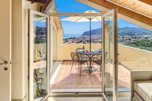 Outdoor dining - ViP Panorama 2, in villa with heated pool (Diano Marina)