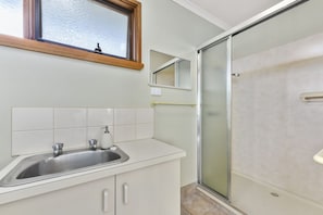 Shower, free toiletries - Aireys 15 (Aireys Inlet)