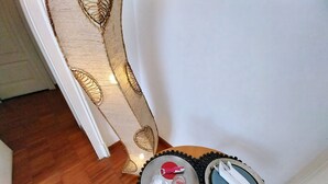 A small round table with a black and white patterned table runner, a plate with a red napkin, and a glass of water. - L'Atelier | Vedi Napoli ai tuoi piedi  (Napoli)