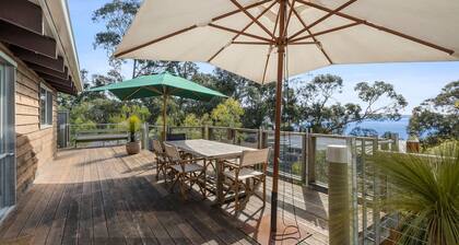 Albert - Cosy Wood Fire, Huge Deck Area & Stunning Views, Pets Allowed