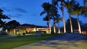 Fachada del alojamiento - Noche