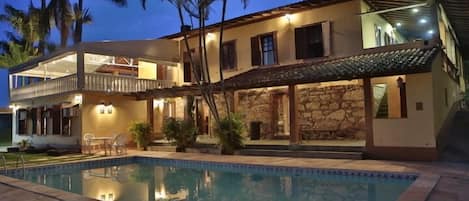 2 outdoor pools, sun loungers