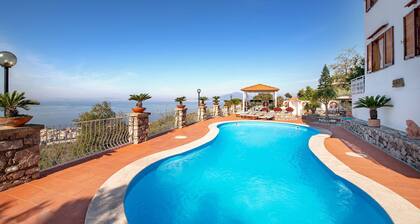 Villa Miramare with pool - My Rental Homes
