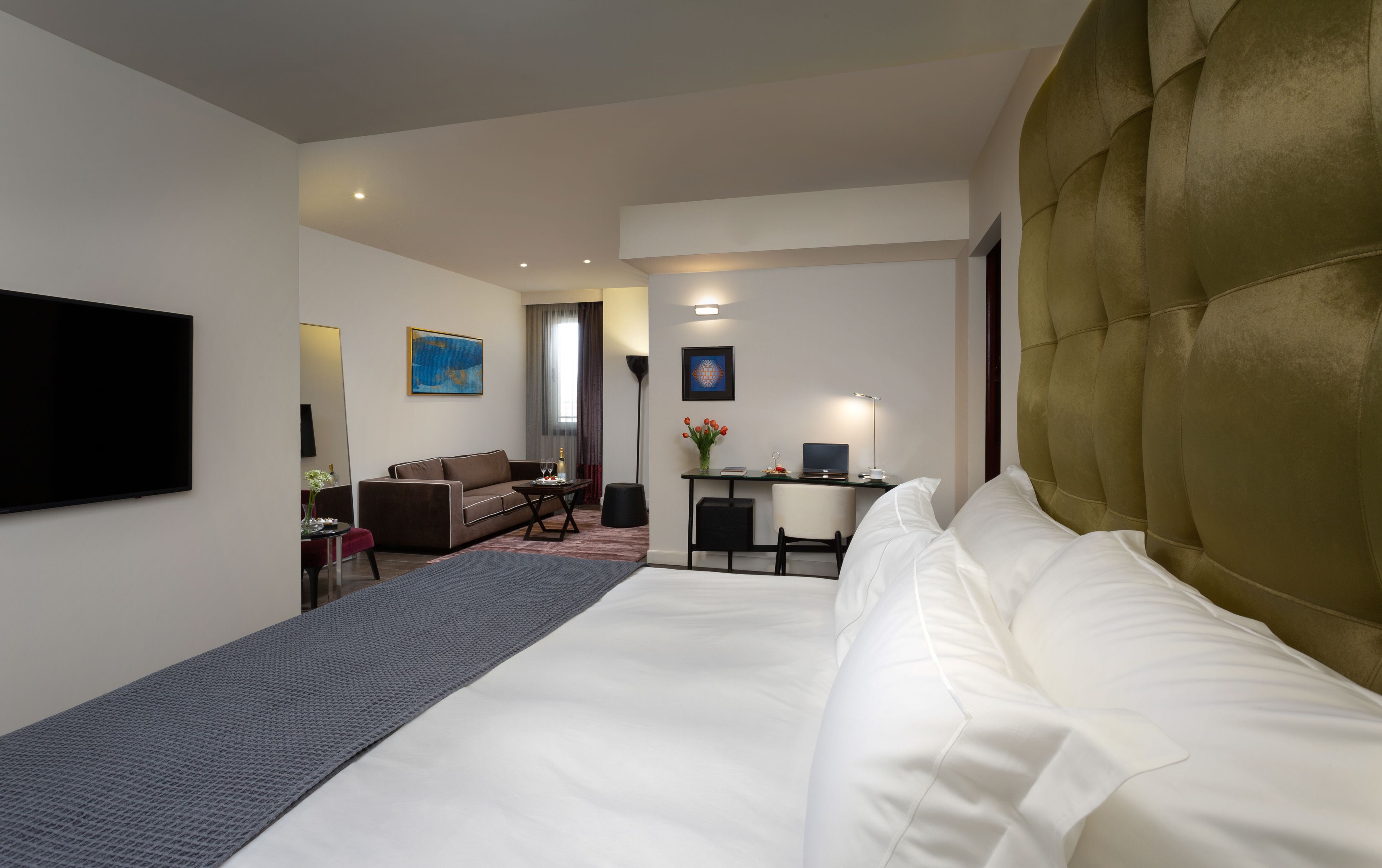 deluxe junior suite | in-room safe, desk, free wifi, bed sheets
