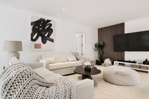 Smart TV, stereo