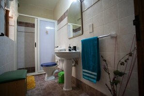 Bathroom - House of Angels (Nadur)