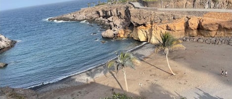 靠近海滩、沙滩毛巾