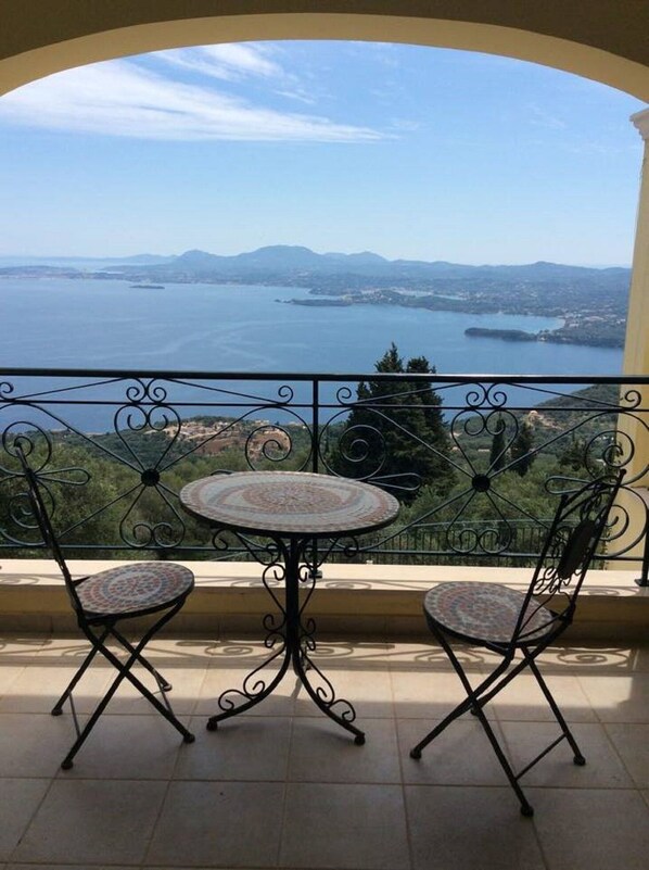 Outdoor dining - Prestige Villas | SPARTILAS | Secluded Villa 15-20 mins walk to Taverna (Spartilas)