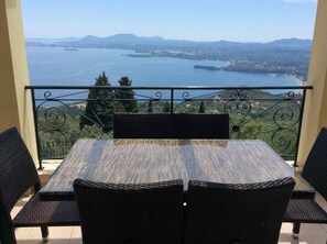Outdoor dining - Prestige Villas | SPARTILAS | Secluded Villa 15-20 mins walk to Taverna (Spartilas)