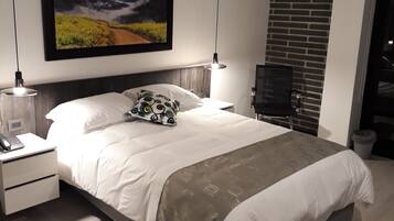 Single Room, 1 Double Bed | Frette Italian sheets, premium bedding, down duvets, pillow-top beds