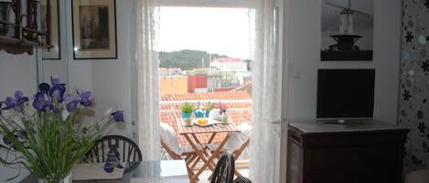 Lejlighed - 2 soveværelser | Opholdsområde | Fladskærms-tv