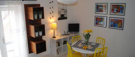 Apartment, 1 Bedroom | Living area