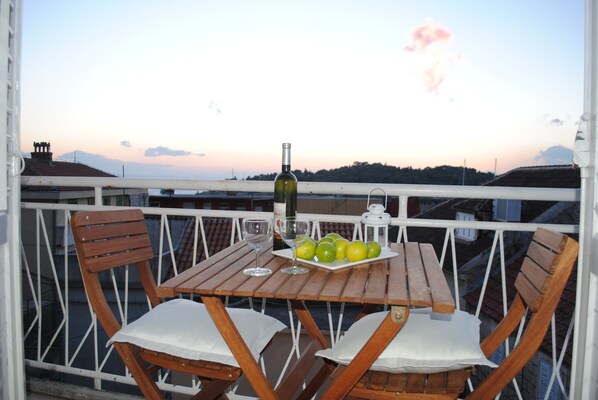 Apartamento, 2 quartos | Sacada