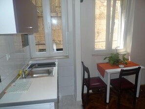 Studio | Restauration dans la chambre