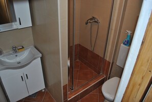 Studio | Bathroom