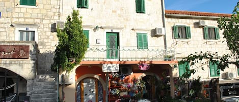 Studio – superior | Strykejern/-brett, barnesenger (inkludert) og wi-fi (inkludert)