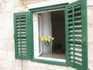 Superior Studio | Iron/ironing board, free cots/infant beds, free WiFi, bed sheets - Apartments on the square (Makarska)