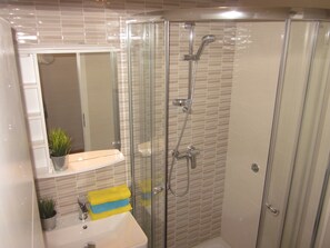 Superior Studio | Bathroom | Shower, free toiletries, hair dryer, towels