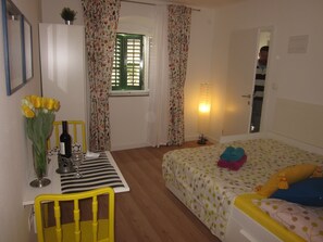 Estudio superior | Tabla de planchar con plancha, cunas gratuitas, wifi gratis