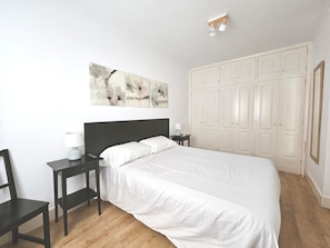 3 chambres, fer et planche à repasser, lit parapluie, Wi-Fi gratuit