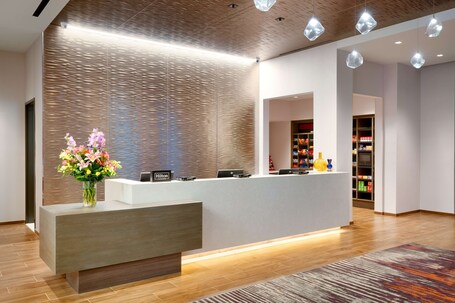 Hampton Inn  & Suites Anaheim Resort Convention Center - view 2