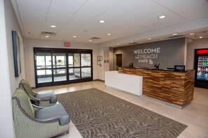 Property entrance - Hampton Inn & Suites Snellville Atlanta NE (Snellville)