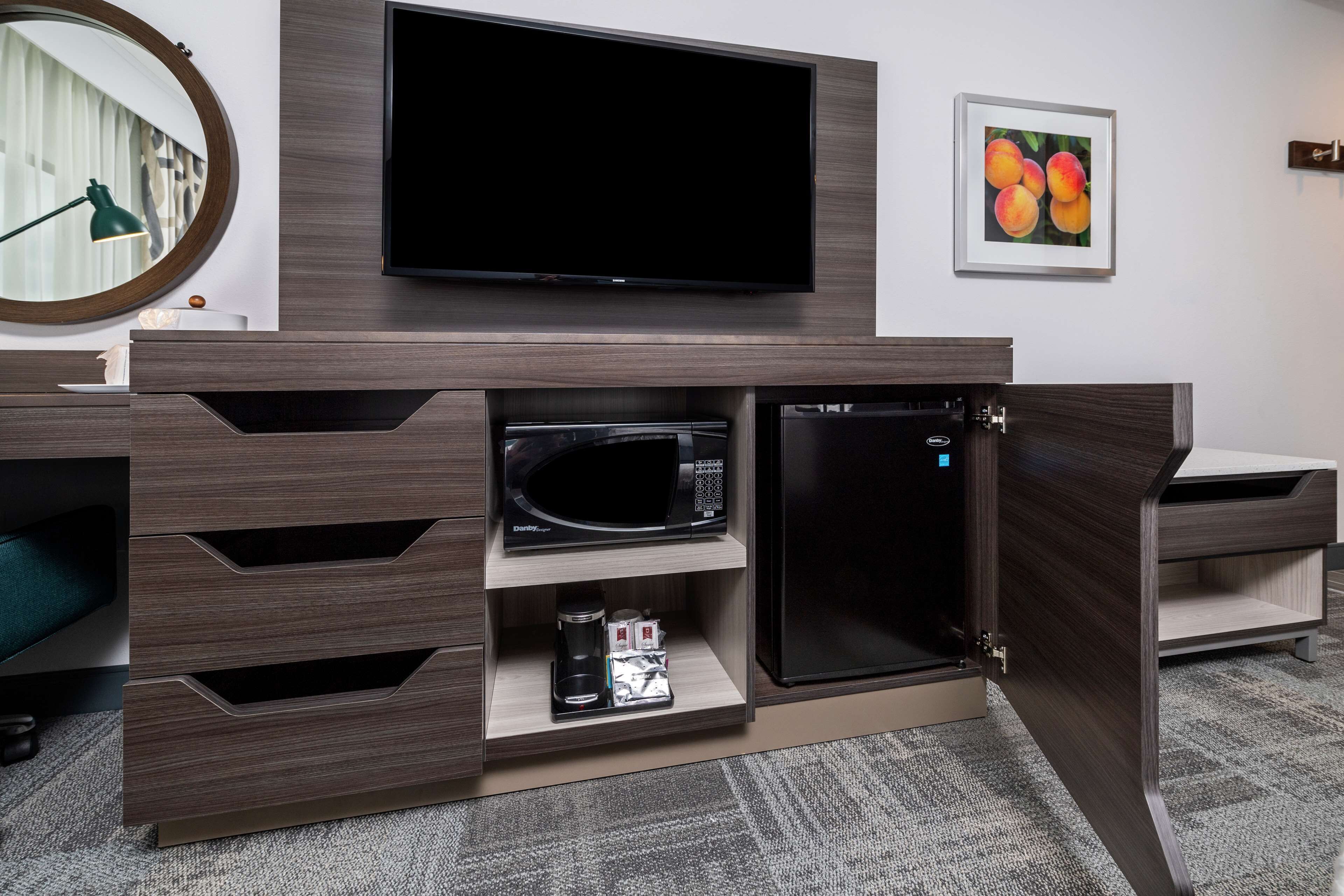 in-room safe, desk, free wifi, bed sheets