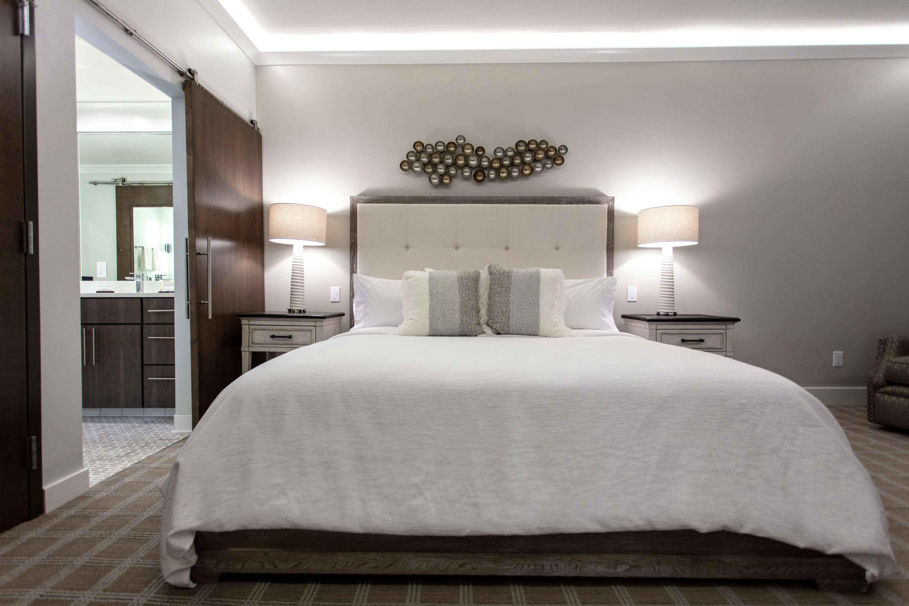 presidential suite, 1 king bed | in-room safe, desk, blackout curtains, iron/ironing board