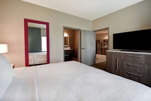 Suite, 1 Bedroom, Non Smoking | Minibar, soundproofing, iron/ironing board, cribs/infant beds