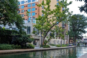 Exterior - Home2 Suites by Hilton San Antonio Riverwalk, TX (San Antonio)
