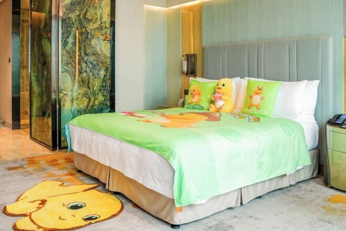 Premium bedding, minibar, in-room safe, desk