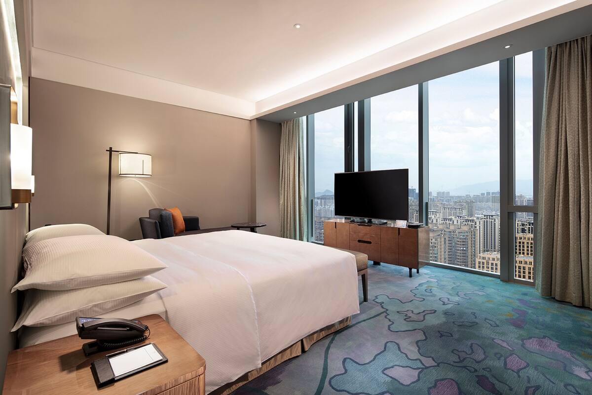 Phòng Suite Executive, 1 phòng ngủ | Bộ đồ giường cao cấp, minibar, két bảo mật tại phòng, bàn 
