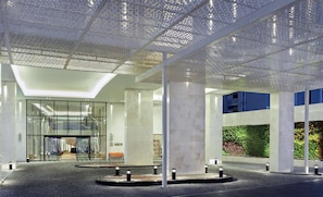 Exterior - Hilton Garden Inn Muscat Al Khuwair (Muscat)