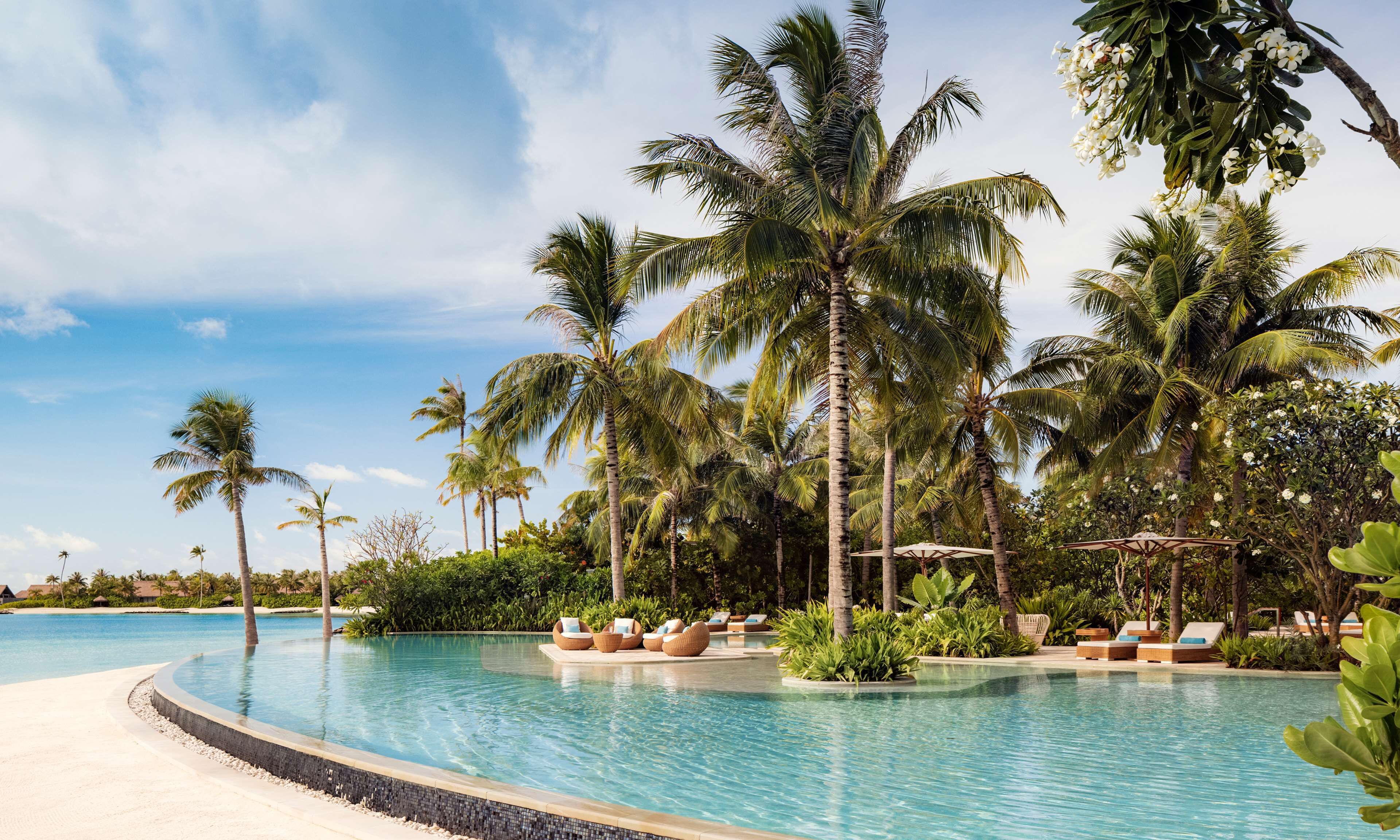 2 outdoor pools, open 6:00 am to 7:00 pm, pool cabanas (surcharge)