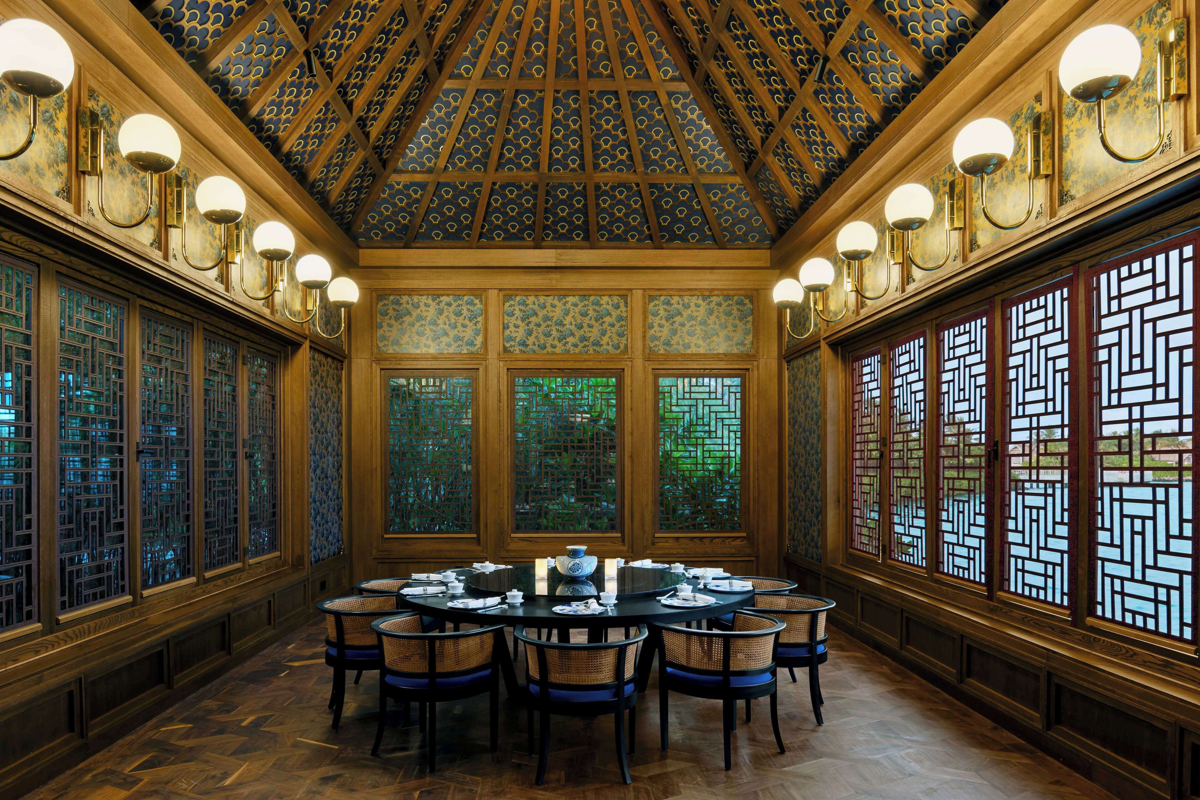 11 restaurants, dinner served, international cuisine