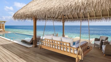2 bedrooms, premium bedding, minibar, in-room safe
