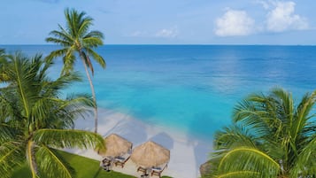 Chambre, plusieurs lits (Ithaafushi Private Island) | Vue de la chambre