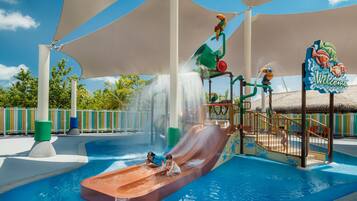 Área de juegos infantiles al aire libre