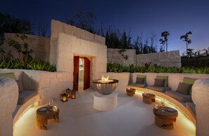 11 restauranter, middag serveres, internasjonale retter