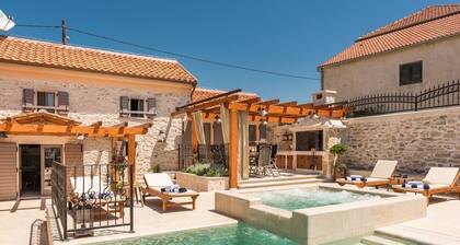 Holiday Home Adora with Pool