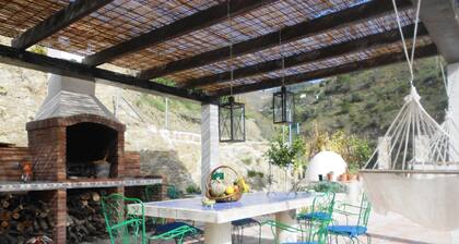RURAL HOUSE WITH POOL AND BARBECUE