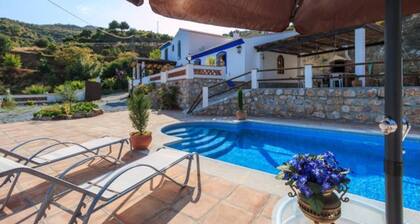 RURAL HOUSE WITH POOL AND BARBECUE