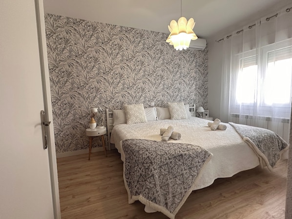 9 makuuhuonetta, työpöytä, vauvan matkasänky, ilmainen Wi-Fi