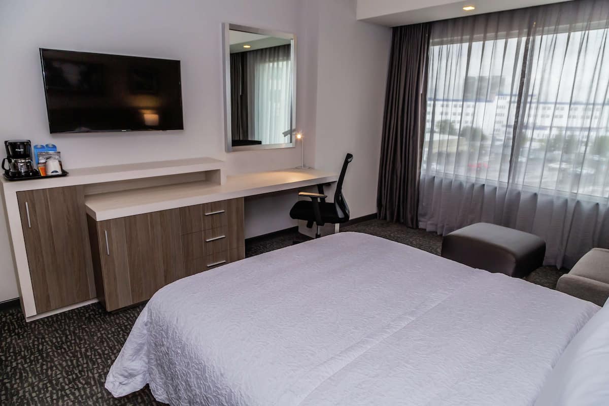 Room, 1 Queen Bed, Non Smoking, Refrigerator | Premium bedding, minibar, in-room safe, individually decorated